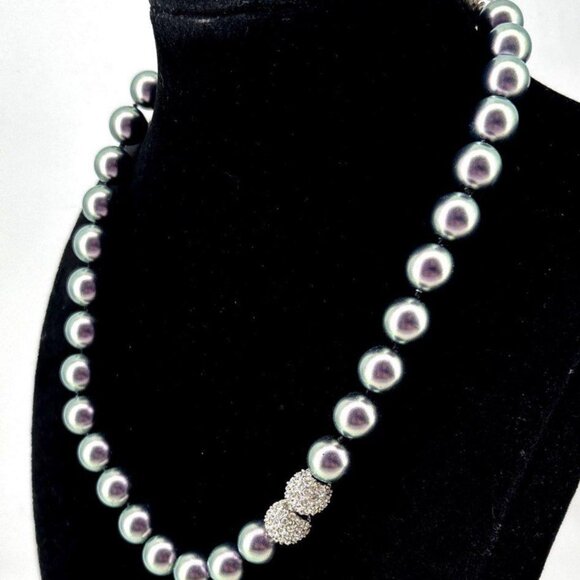 Holiday Glamour Gift Set: Whiting & Davis Purse, Misaki Pearls & Vintage Floral - Picture 5 of 7